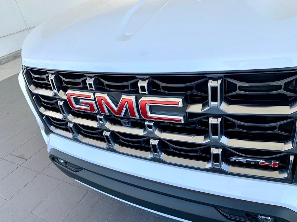 Used 2026 GMC Canyon AT4 w/ Technology Plus Package AWD/4WD image 2