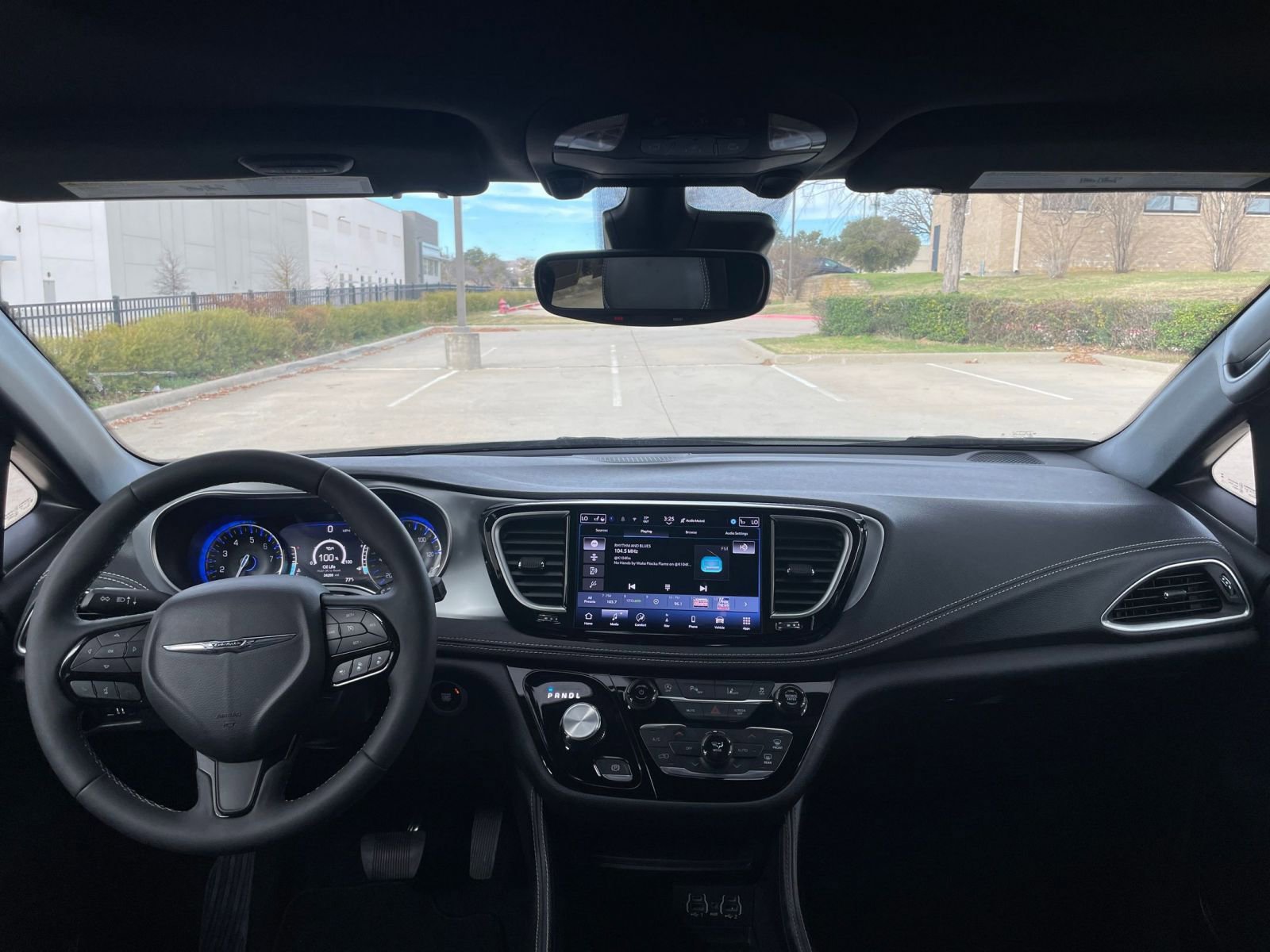 Used 2025 Chrysler Pacifica Limited image 40