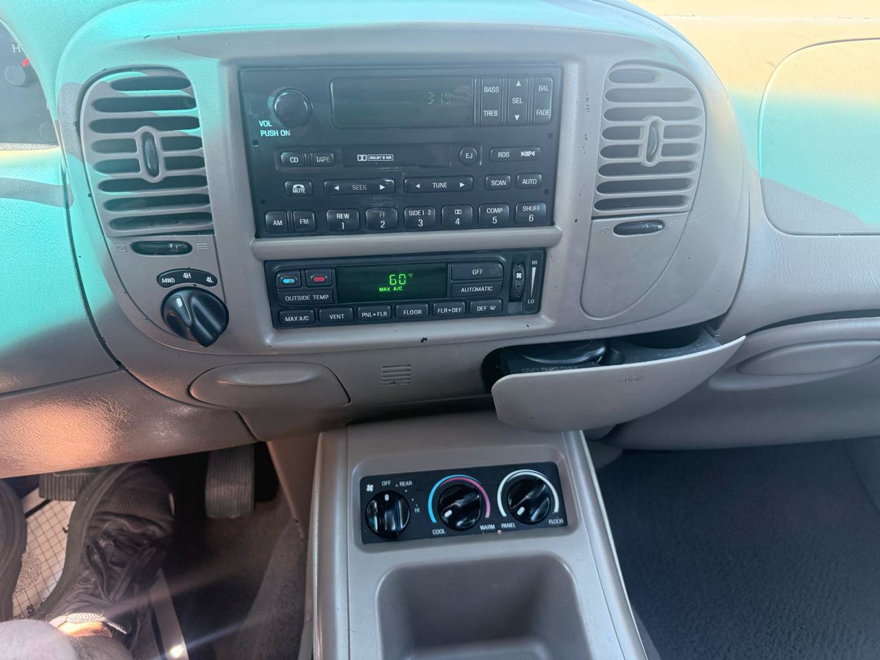 Used 2000 Ford Expedition Eddie Bauer AWD/4WD image 17