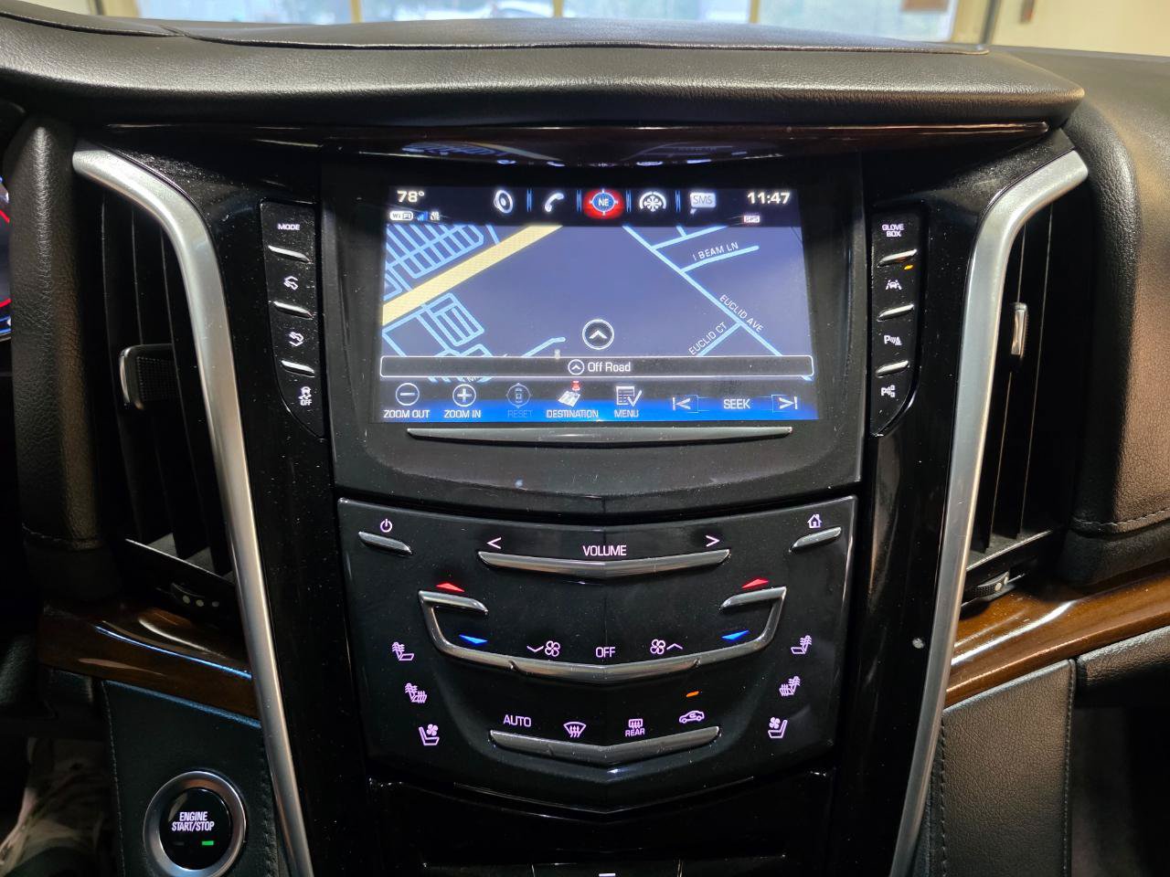 Used 2020 Cadillac Escalade ESV Luxury AWD/4WD image 39