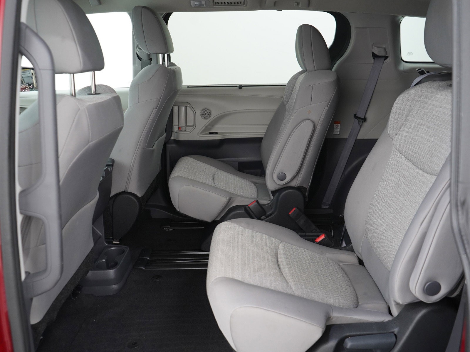Used 2024 Toyota Sienna LE image 14