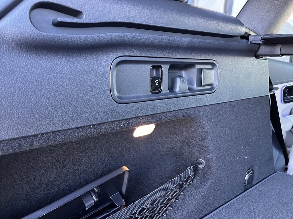 Used 2025 Mercedes-Benz GLC 350e 4MATIC image 59