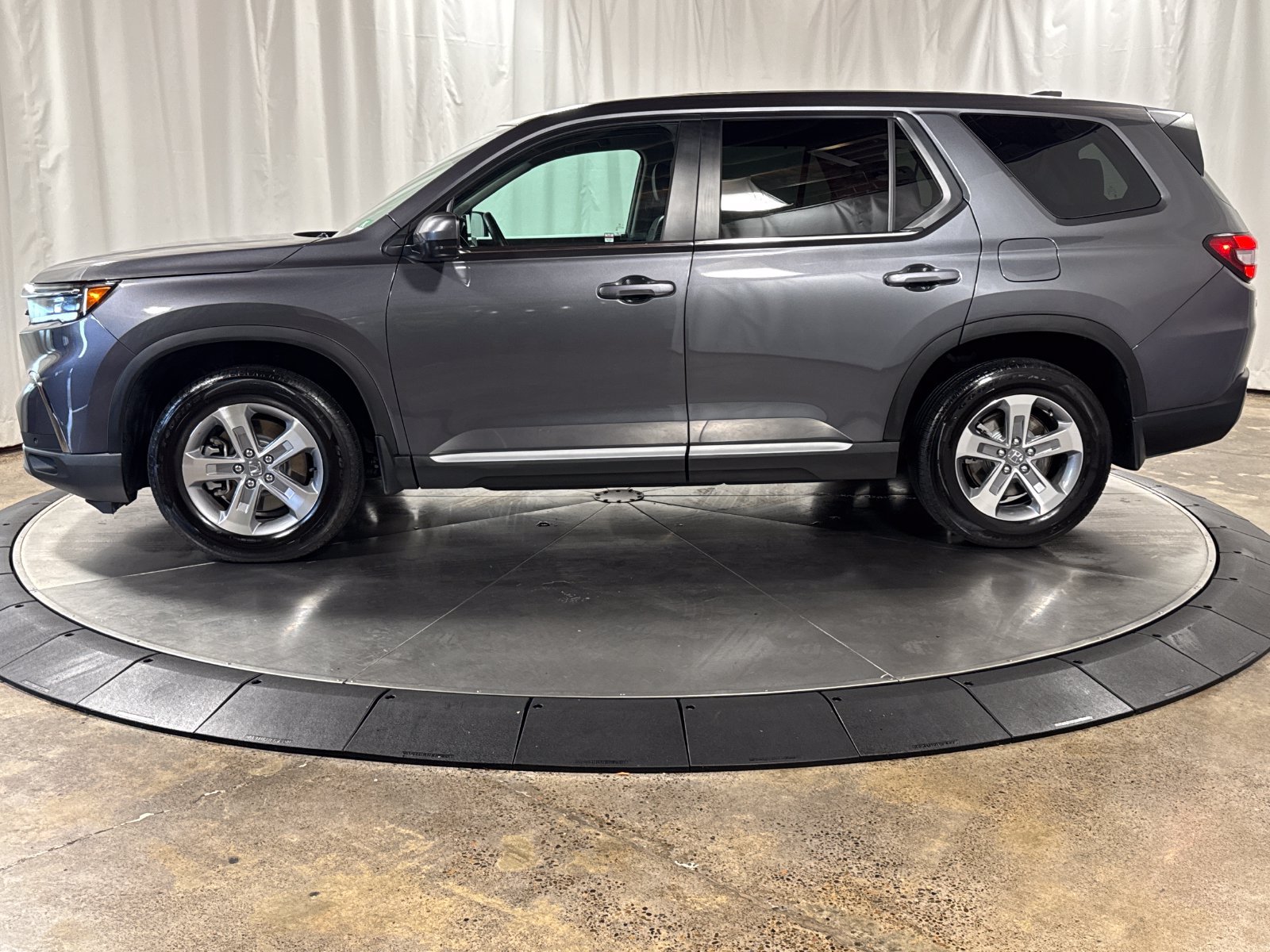 Used 2025 Honda Pilot EX-L image 6