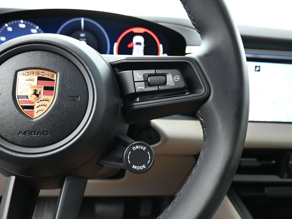 Certified 2025 Porsche Macan 4 Electric image 19