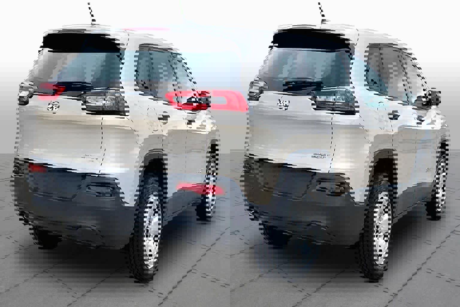 Used 2015 Jeep Cherokee Sport image 13