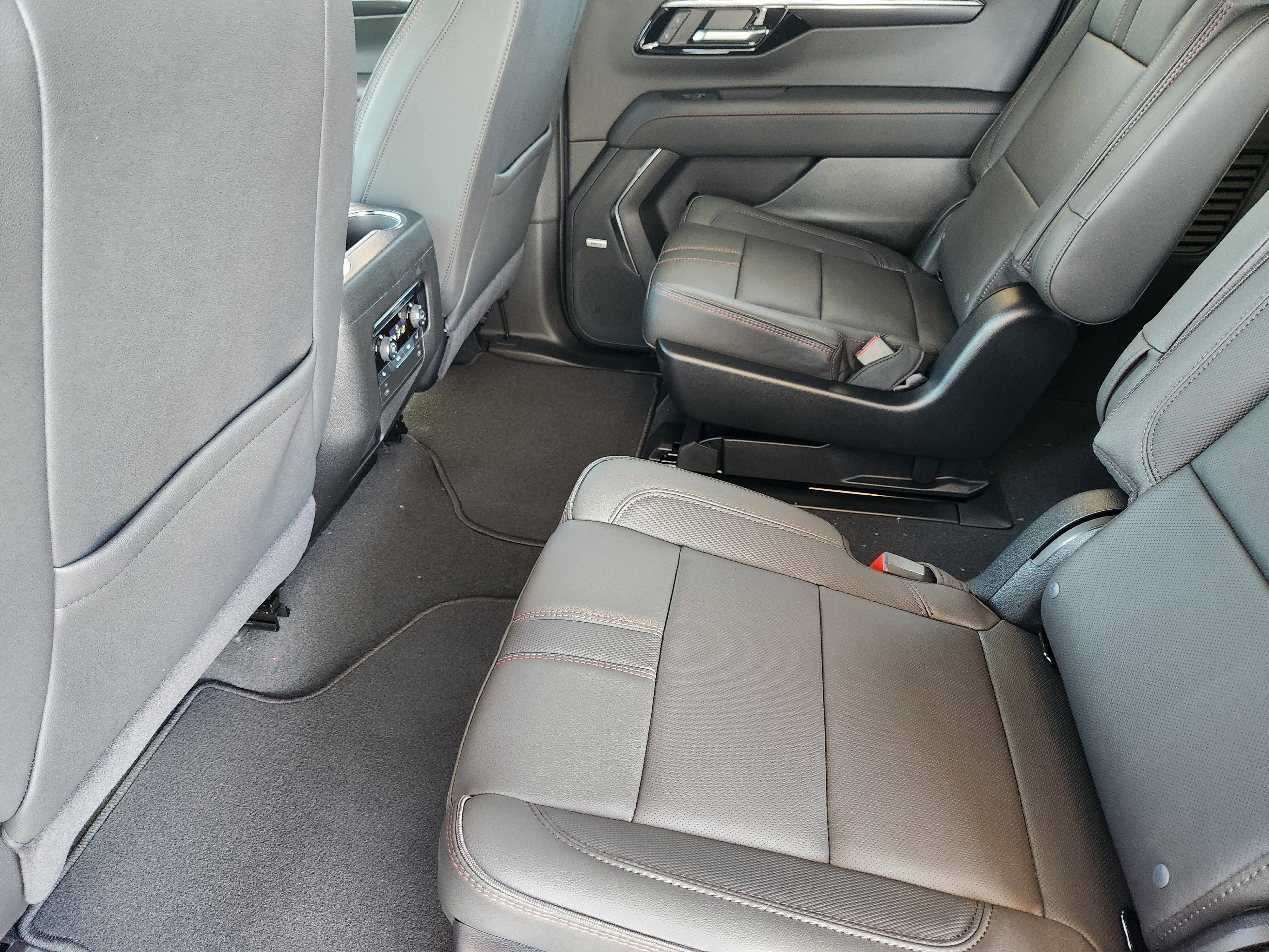 New 2026 Chevrolet Suburban RST w/ RST Capability Package image 22