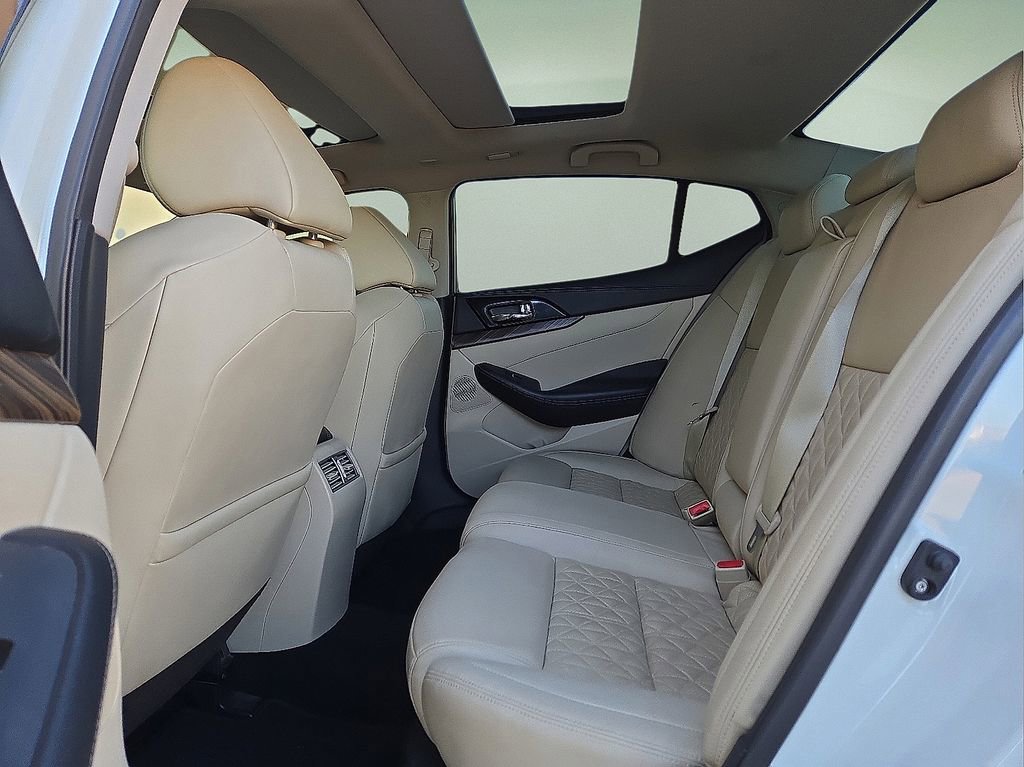 Used 2016 Nissan Maxima Platinum w/ Interior Lighting Package image 15