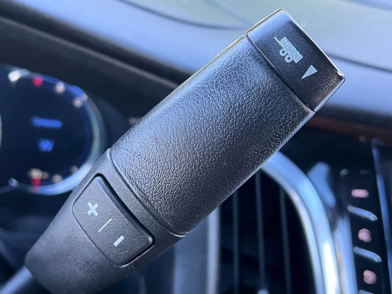 Used 2020 Cadillac Escalade Luxury image 30
