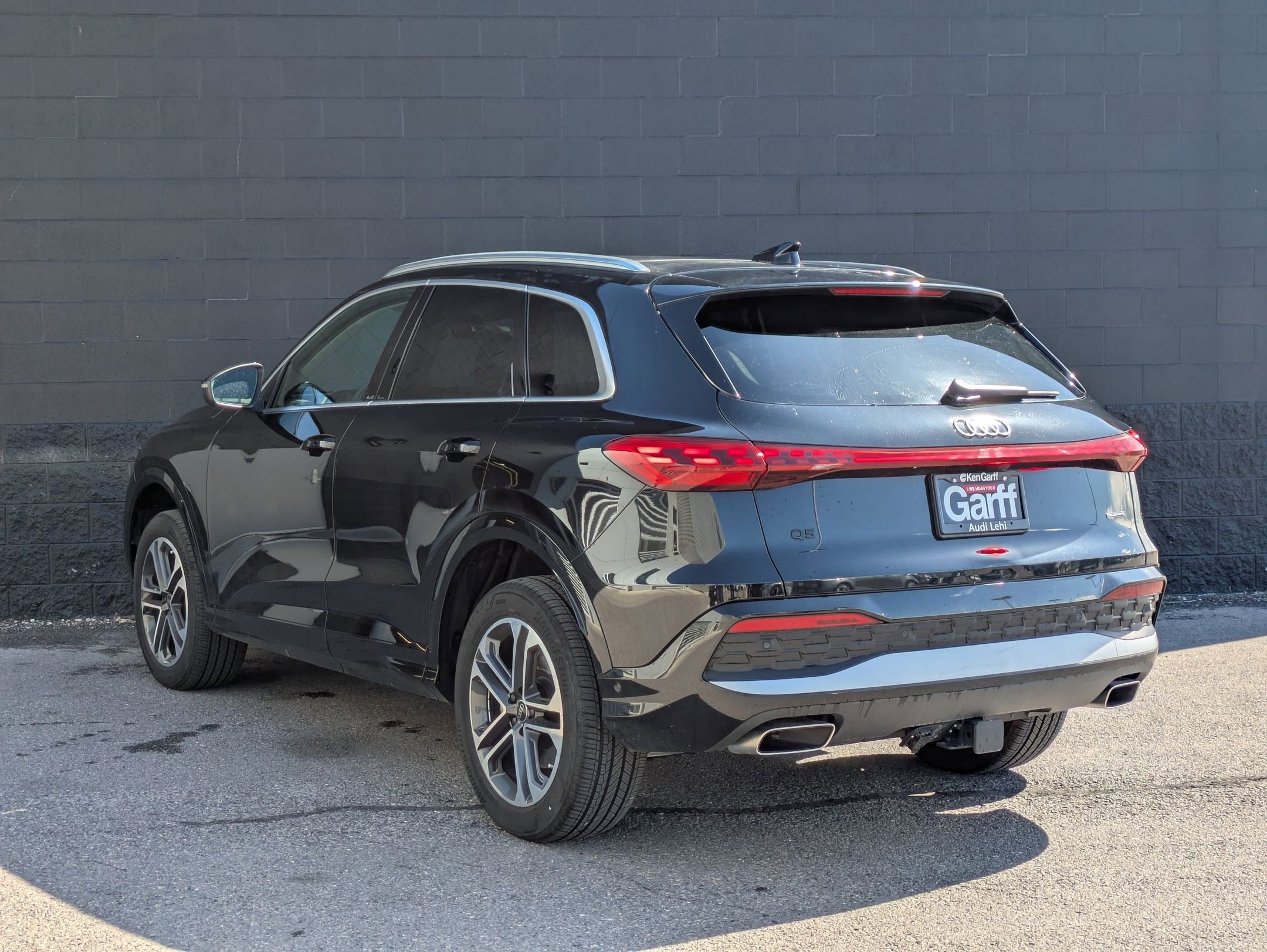 Used 2025 Audi Q5 Premium w/ Convenience Package image 8