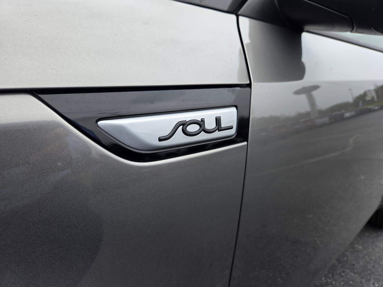 Used 2017 Kia Soul + image 25