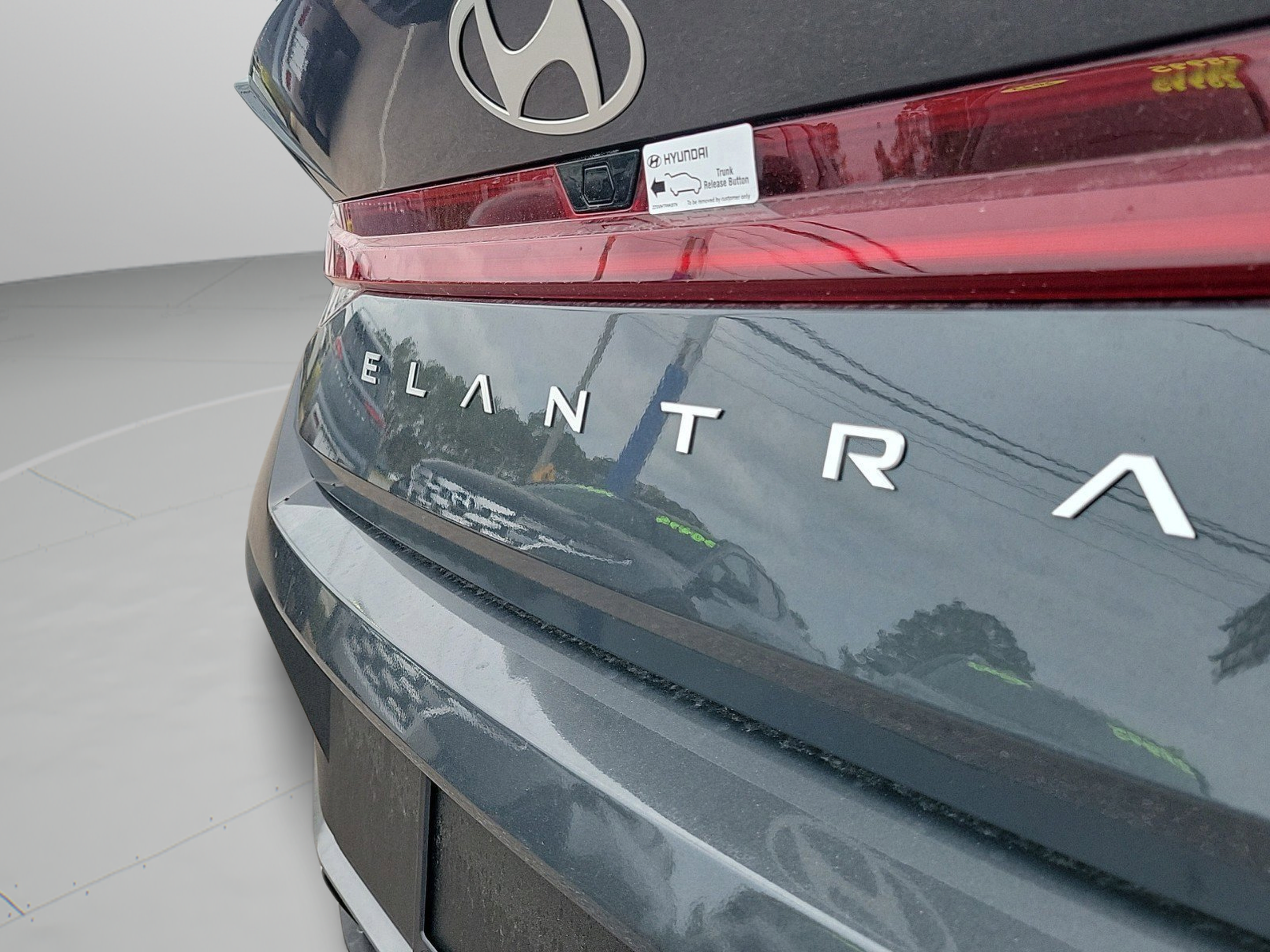 New 2025 Hyundai Elantra Hybrid w/ Cargo Package FWD image 33