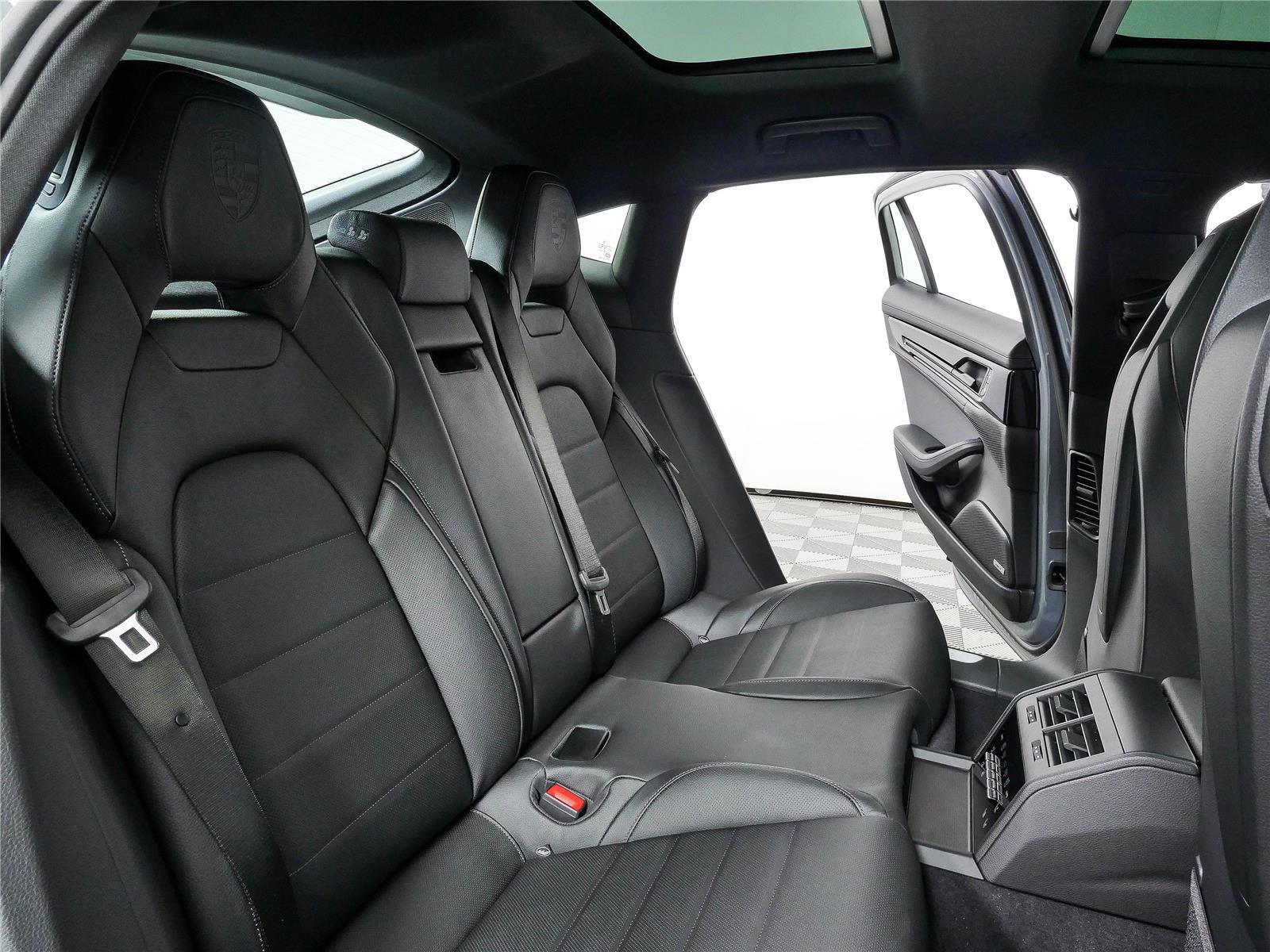 New 2026 Porsche Panamera image 23
