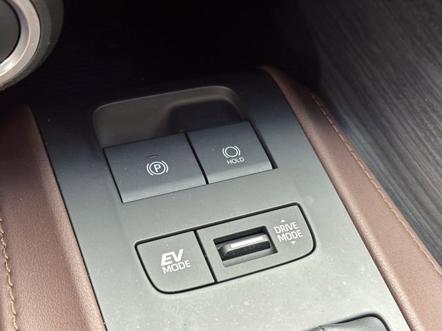 Certified 2024 Toyota Venza XLE image 21