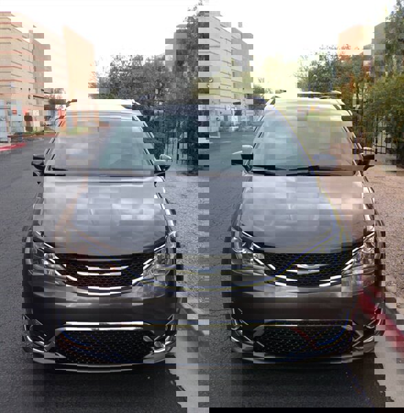 Used 2017 Chrysler Pacifica Touring-L Plus image 2