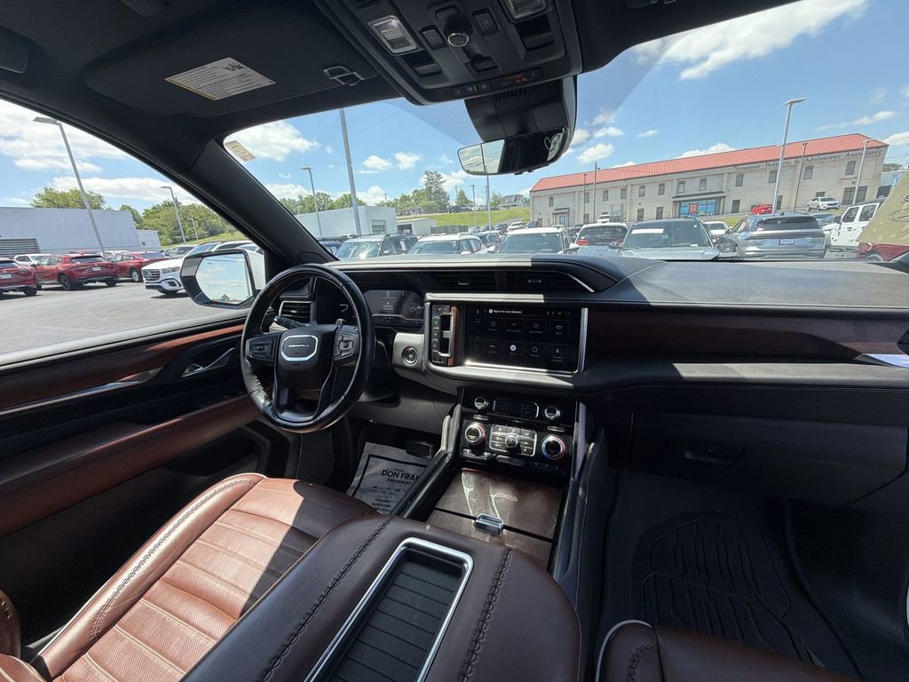 Used 2023 GMC Yukon XL Denali Ultimate AWD/4WD image 10