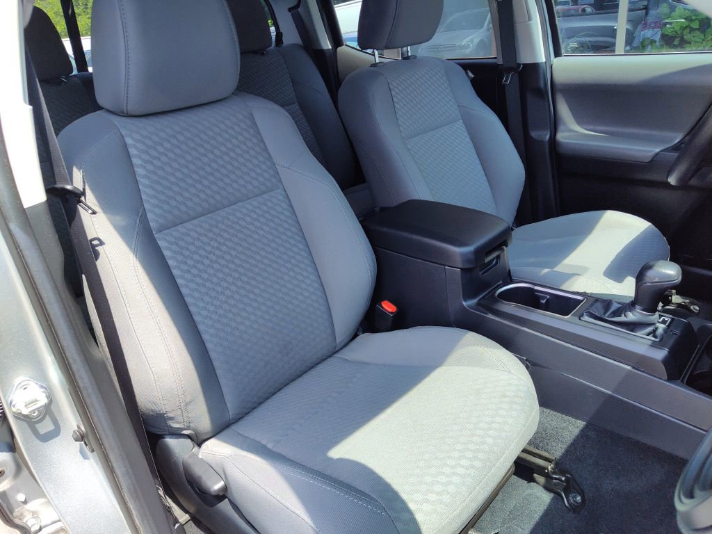 Used 2022 Toyota Tacoma SR image 16
