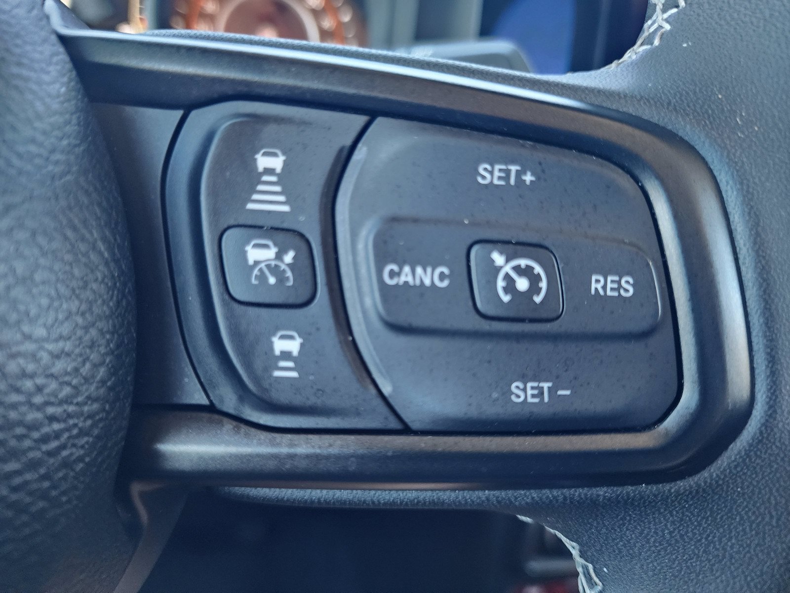 Used 2025 Jeep Gladiator Sport AWD/4WD image 19