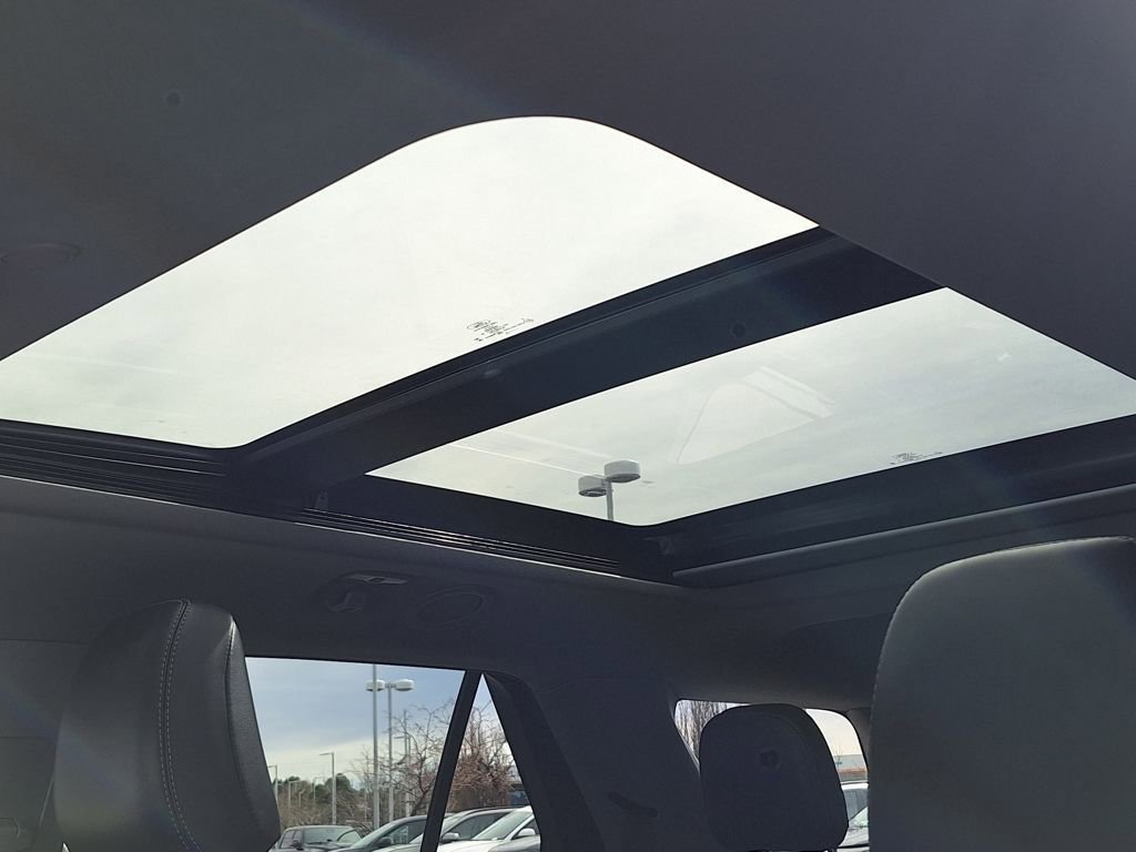 Used 2024 Ford Explorer XLT w/ Equipment Group 202A image 28