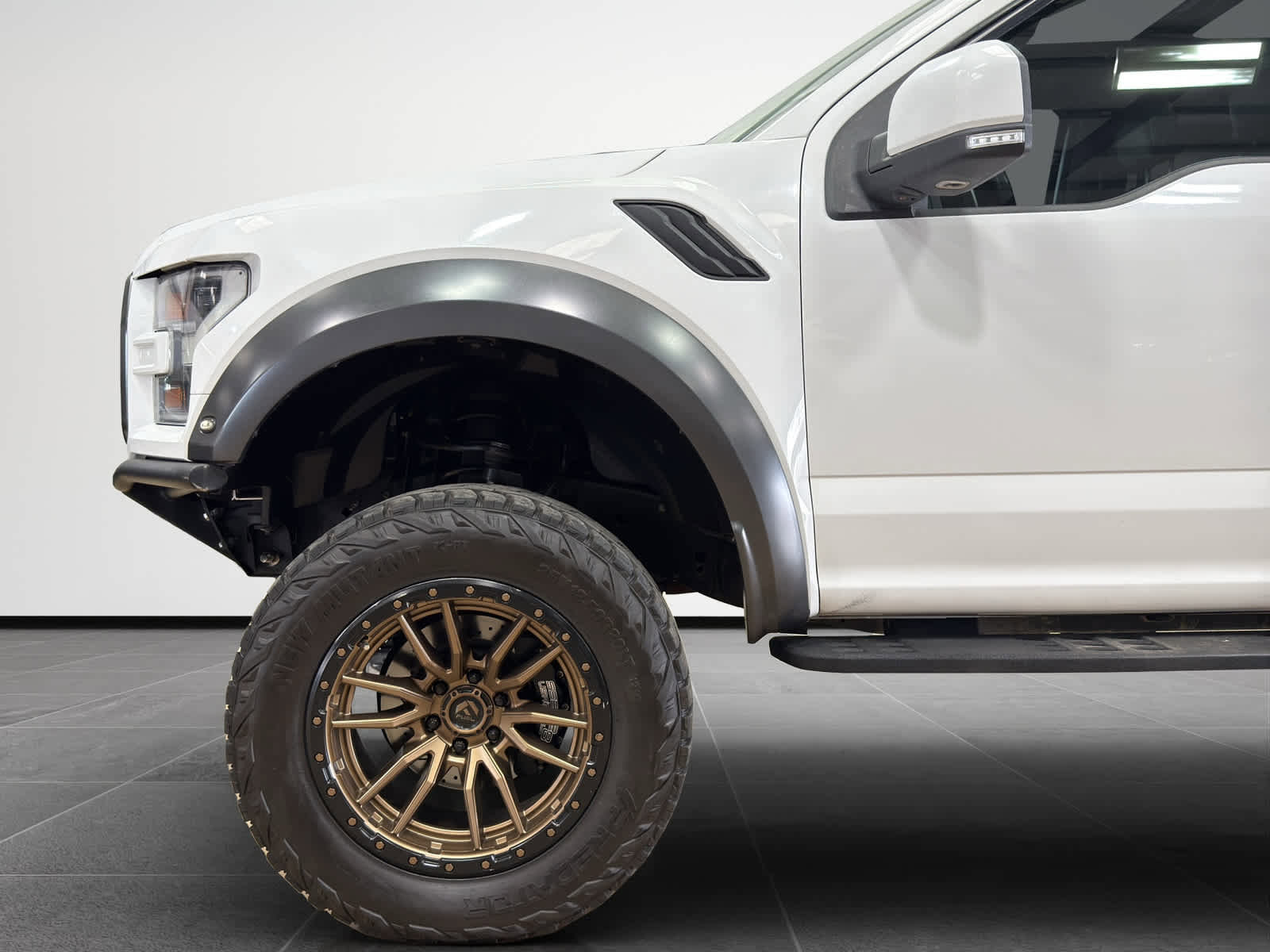 Used 2018 Ford F150 Raptor w/ Equipment Group 802A Luxury image 2