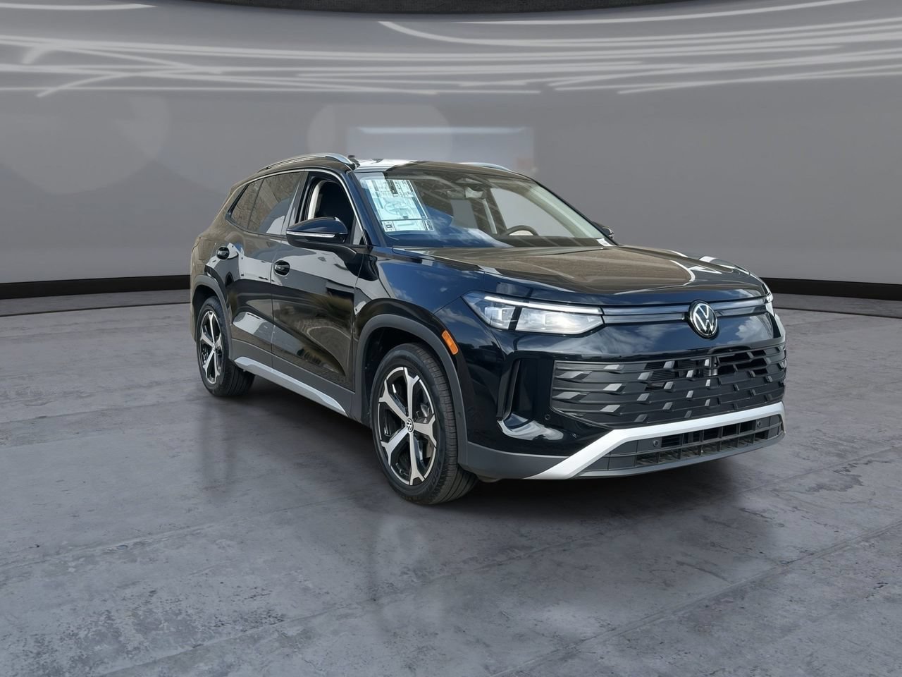 New 2026 Volkswagen Tiguan SE FWD image 2