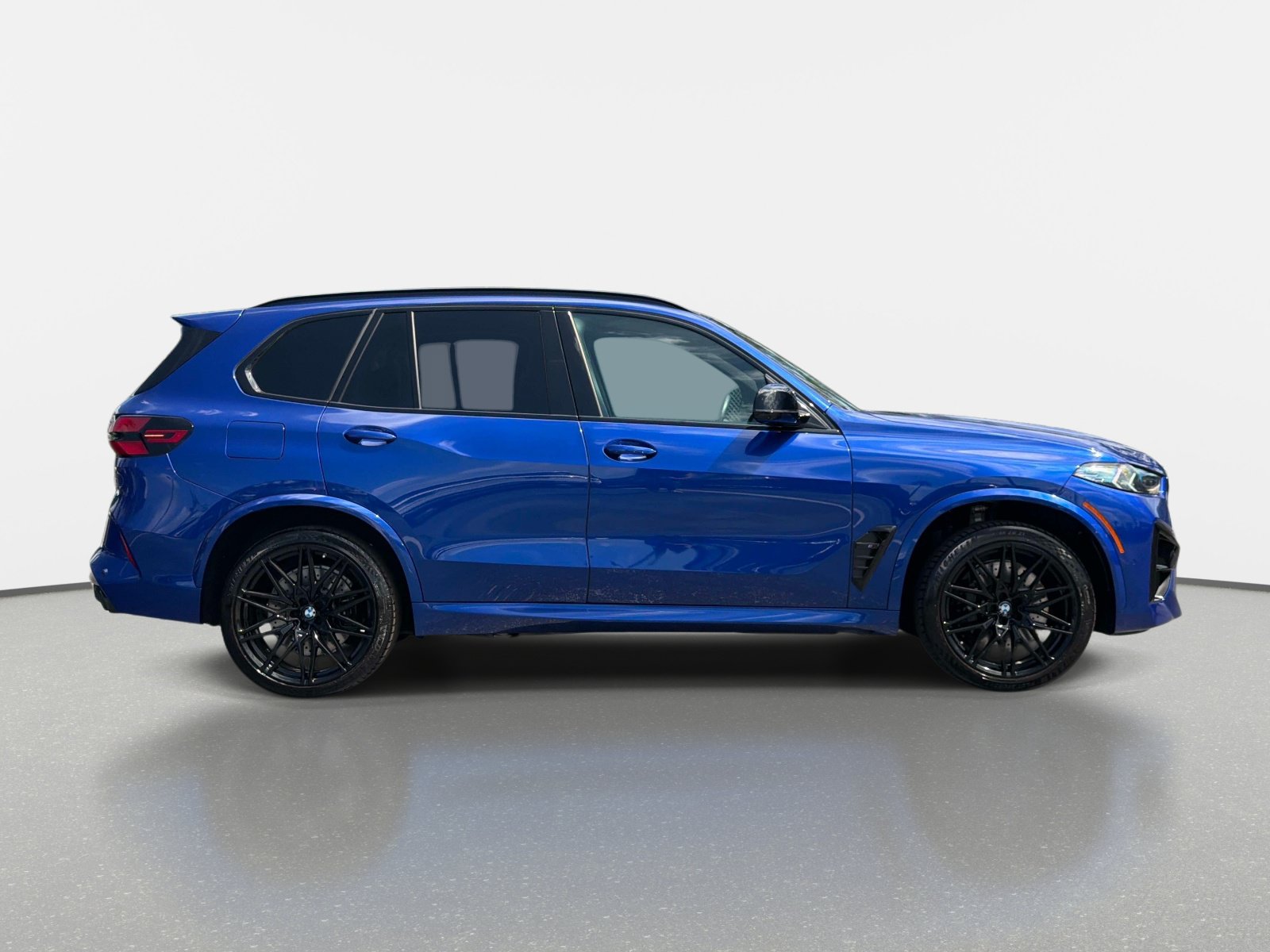 Used 2025 BMW X5 M Competition w/ Executive Package AWD/4WD image 2