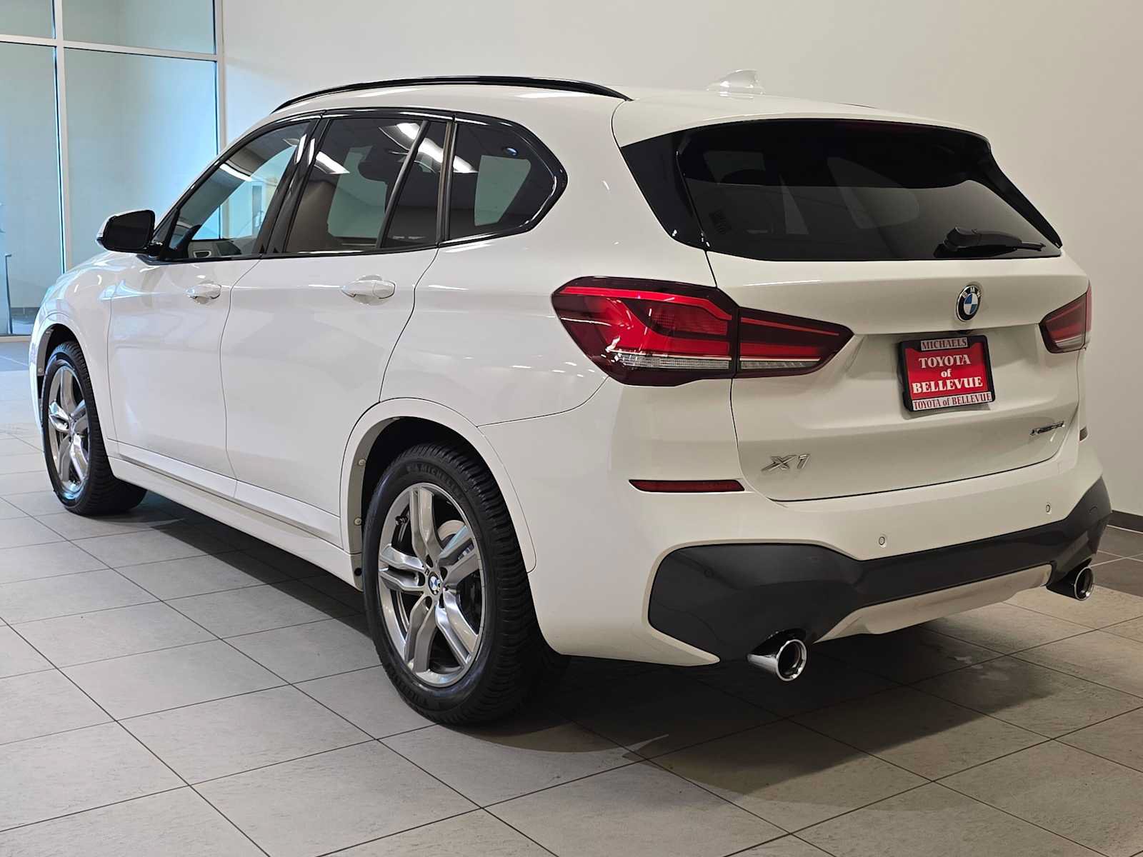 Used 2022 BMW X1 xDrive28i w/ M Sport Package AWD/4WD image 4