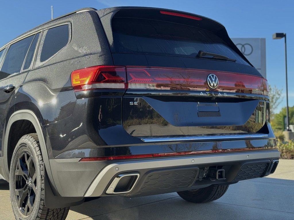 New 2025 Volkswagen Atlas Peak Edition SE image 12