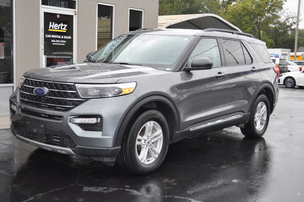 Used 2024 Ford Explorer XLT w/ Equipment Group 202A image 3