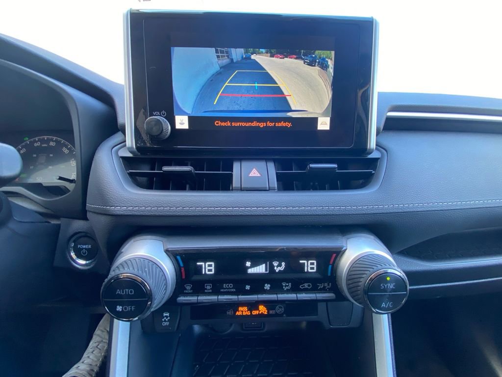 Used 2025 Toyota RAV4 XLE AWD/4WD image 22