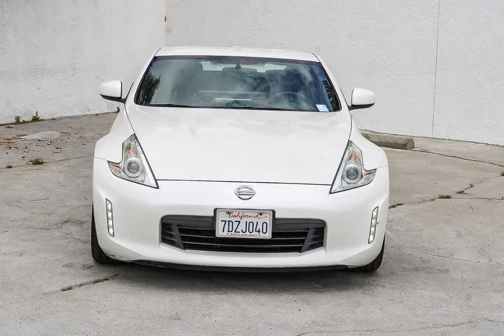 Used 2014 Nissan 370Z Touring image 2
