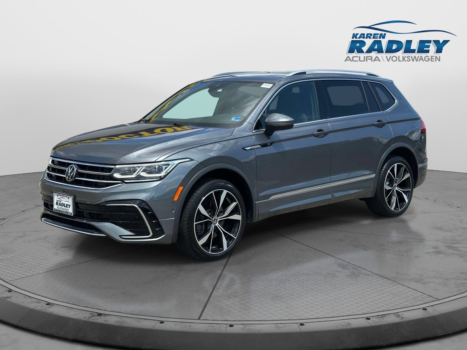 Certified 2024 Volkswagen Tiguan SEL R-Line AWD/4WD image 5