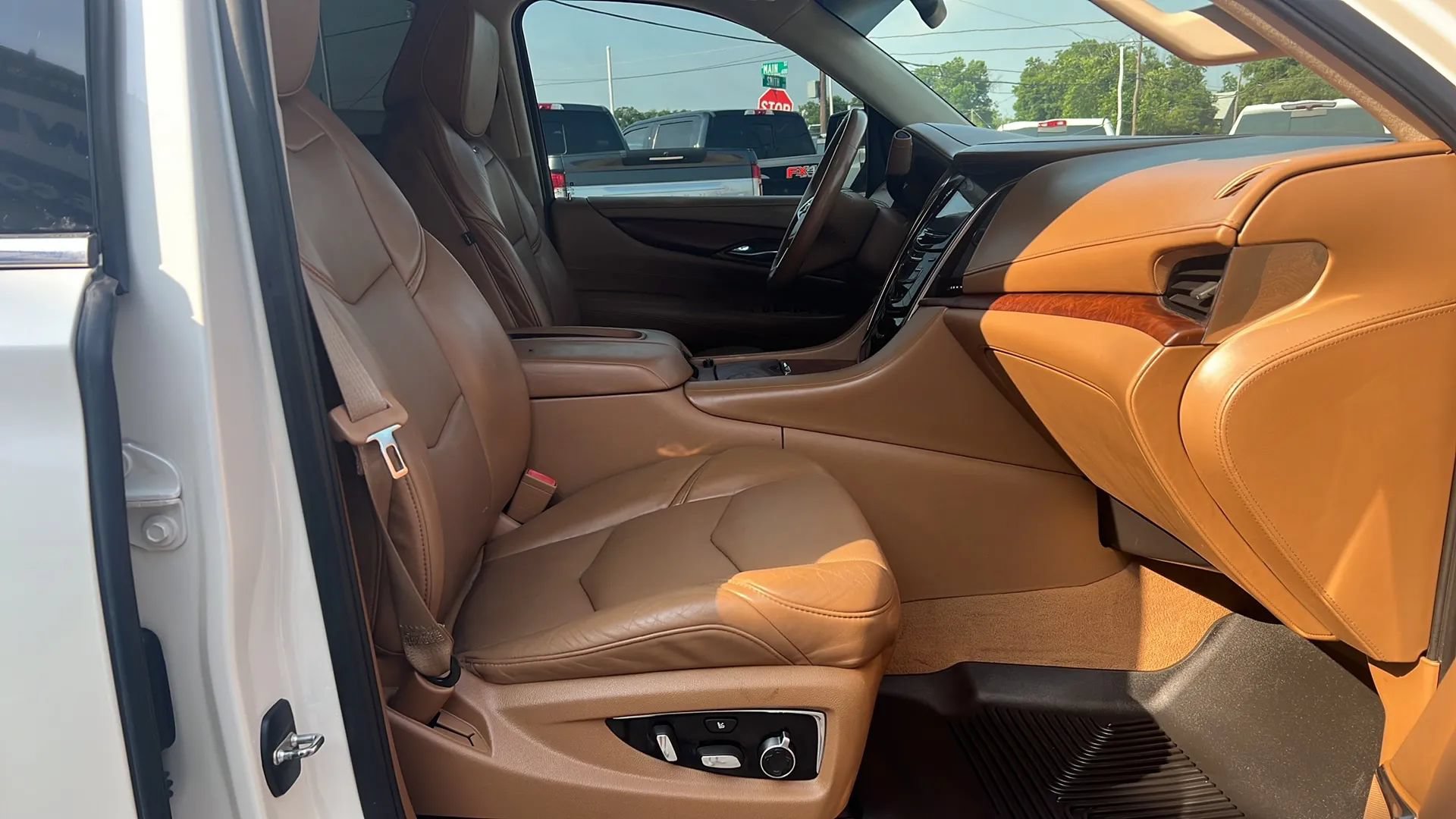 Used 2015 Cadillac Escalade ESV Platinum AWD/4WD image 13