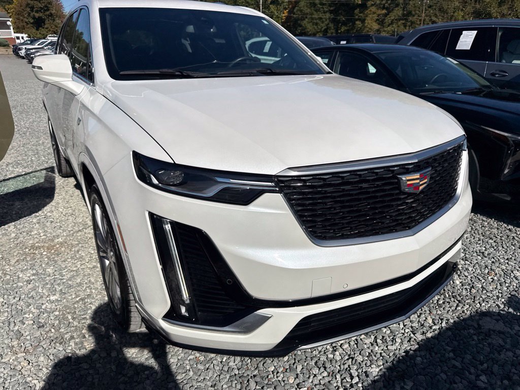 Used 2023 Cadillac XT6 Premium Luxury w/ LPO, Floor Liner Package FWD image 2