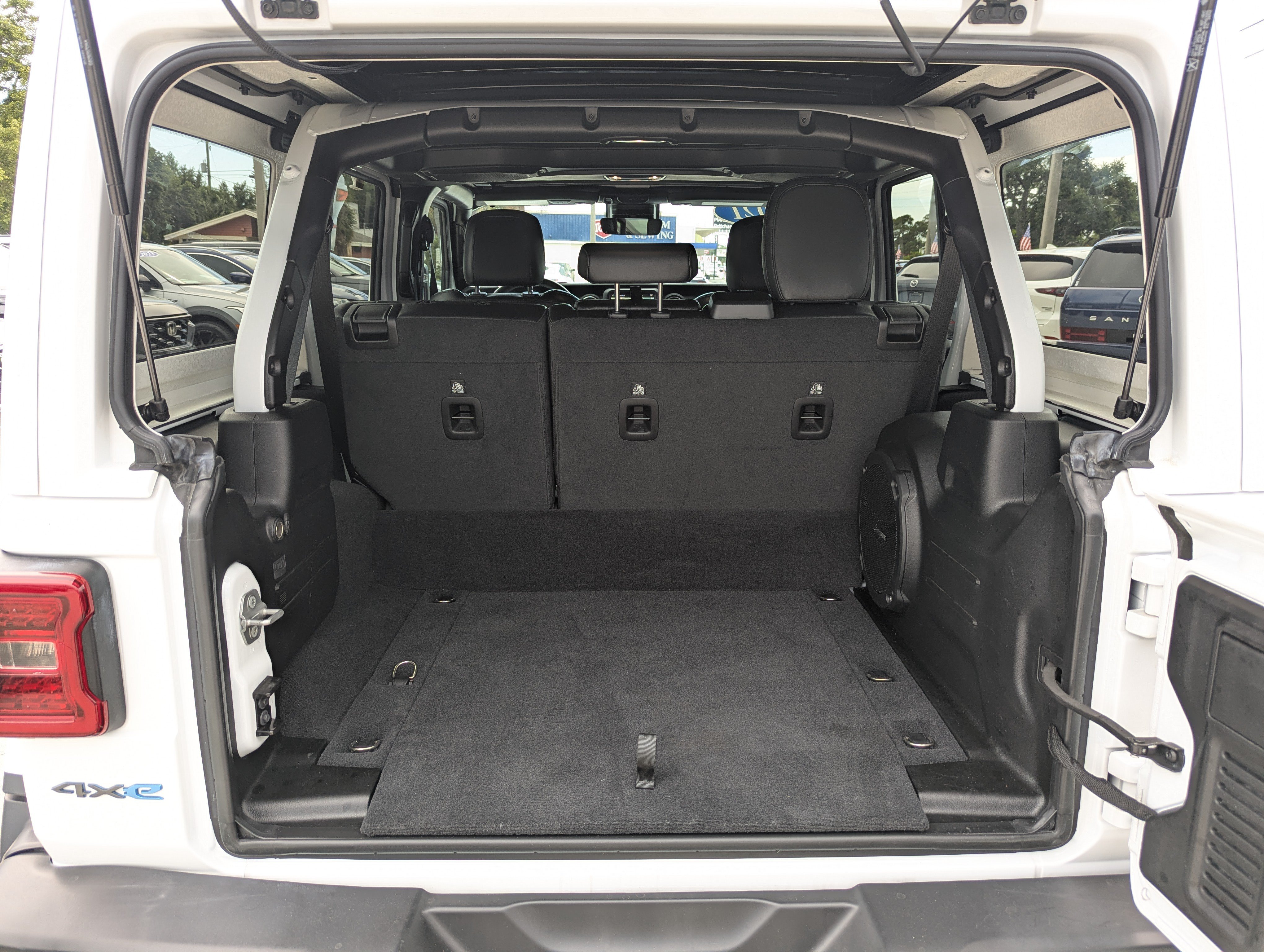 Used 2021 Jeep Wrangler Unlimited Rubicon 4xe w/ Safety Group AWD/4WD image 13