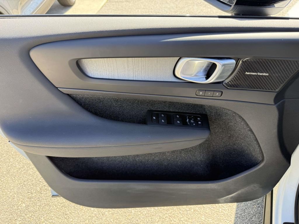 Used 2024 Volvo XC40 B5 Plus w/ Climate Package AWD/4WD image 19