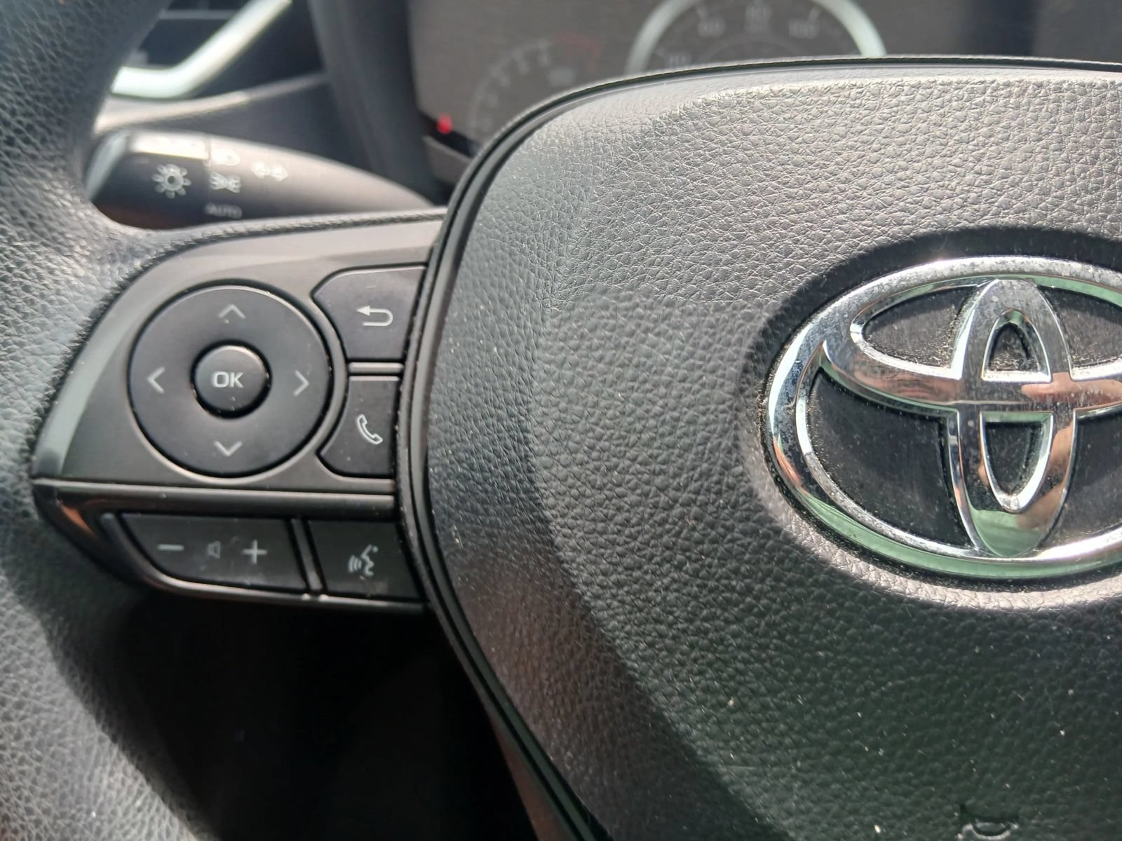 Used 2020 Toyota Corolla LE FWD image 55