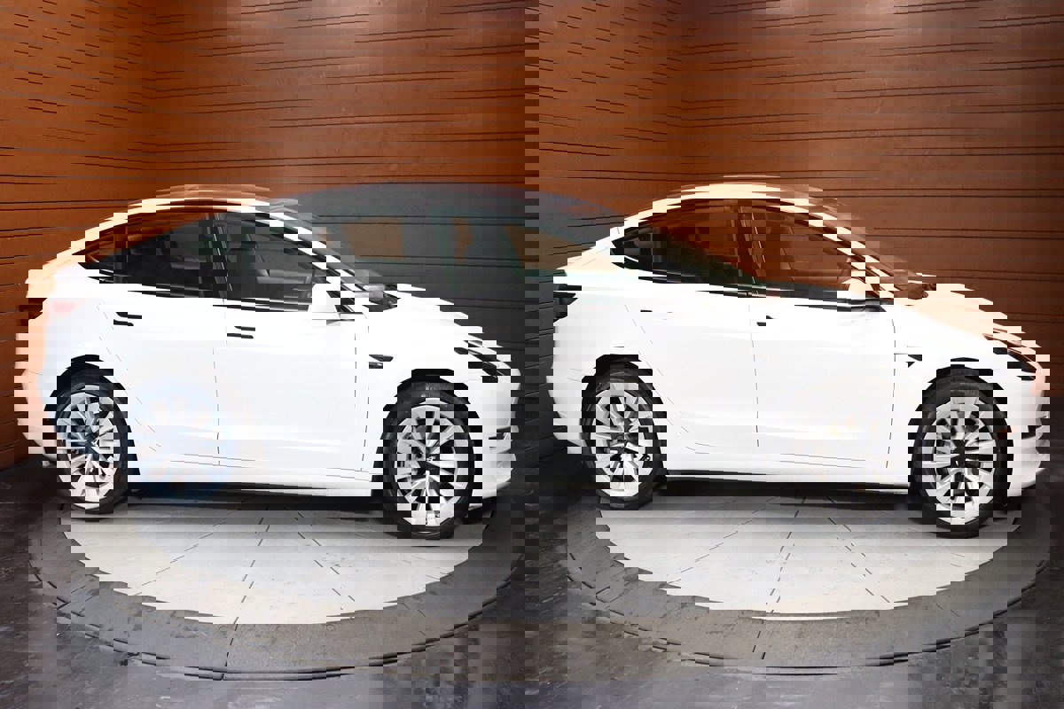Used 2023 Tesla Model 3 Standard Range image 15