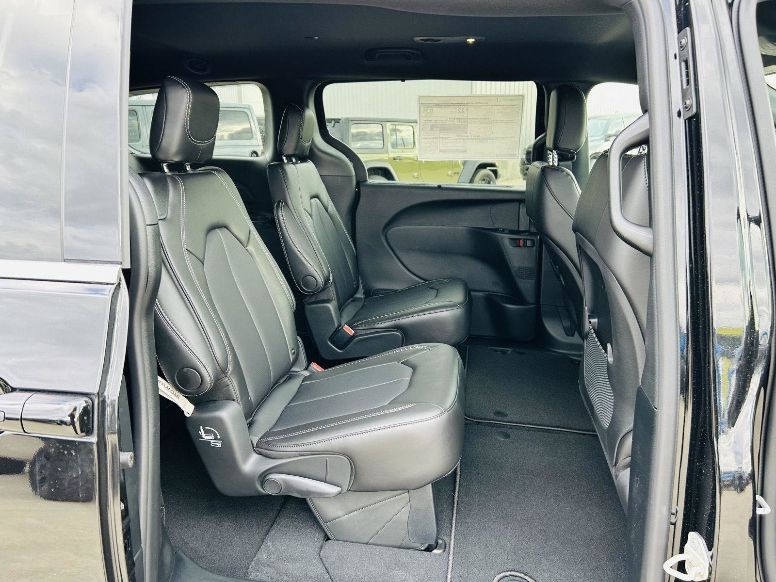 New 2026 Chrysler Voyager LX FWD image 30