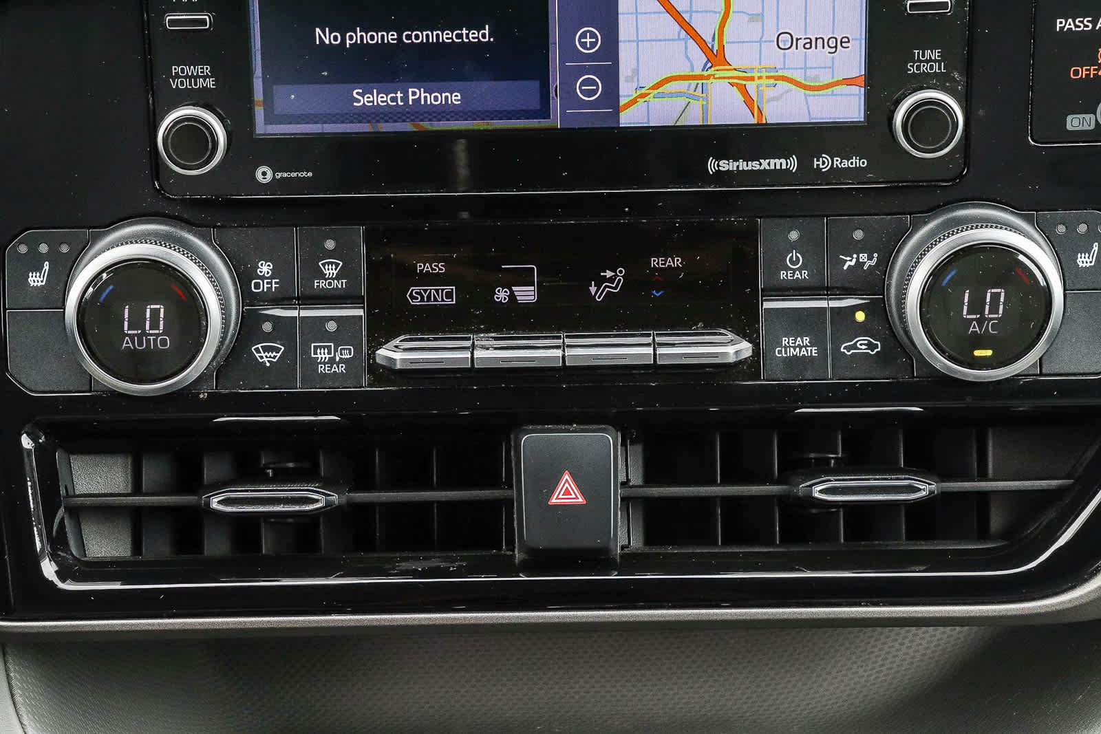 Used 2021 Toyota Highlander XLE AWD/4WD image 20