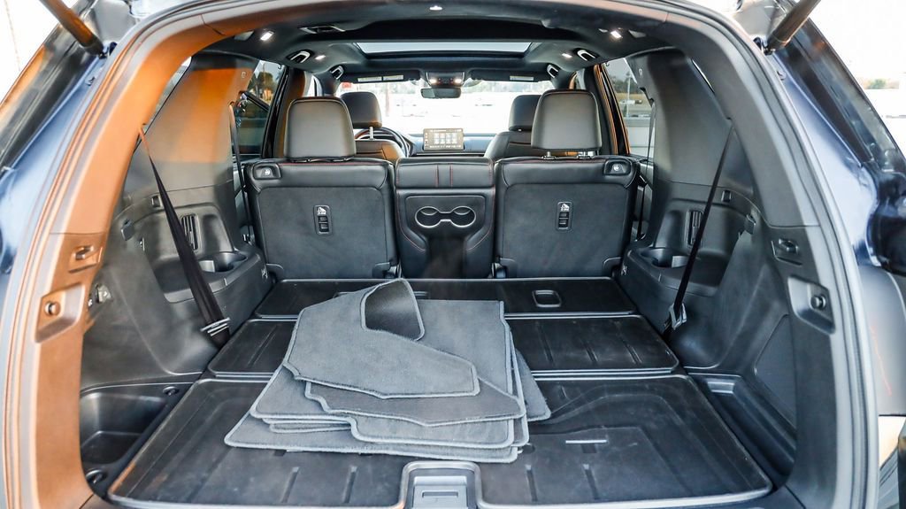 Used 2025 Honda Pilot Black Edition image 32