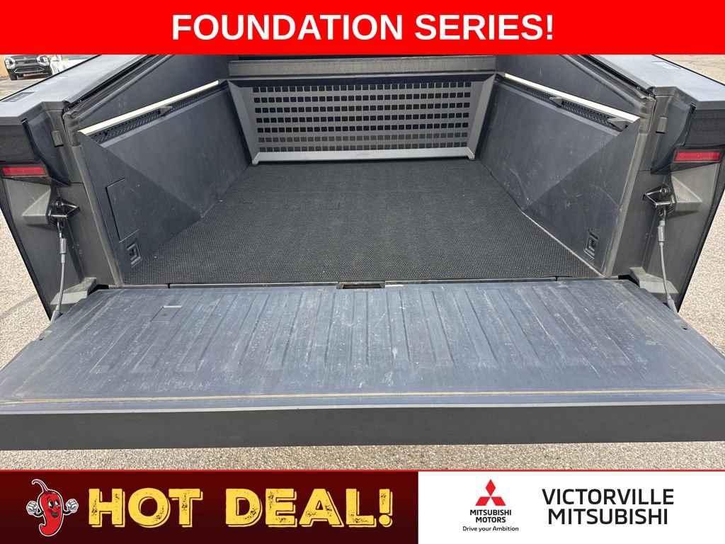 Used 2024 Tesla Cybertruck AWD Crew Cab image 39