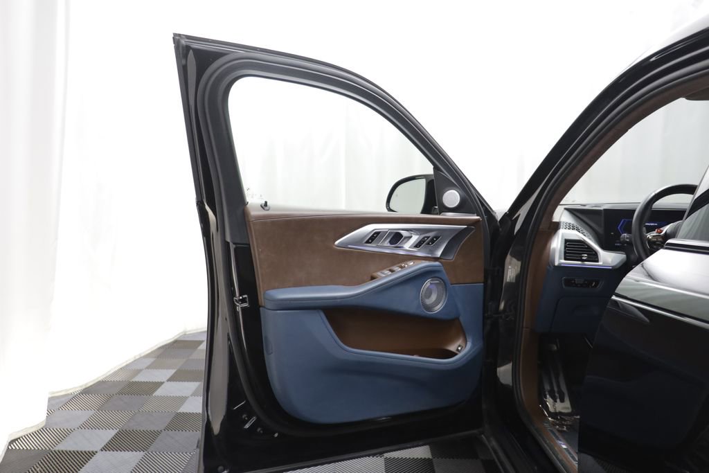 Certified 2023 BMW XM image 5