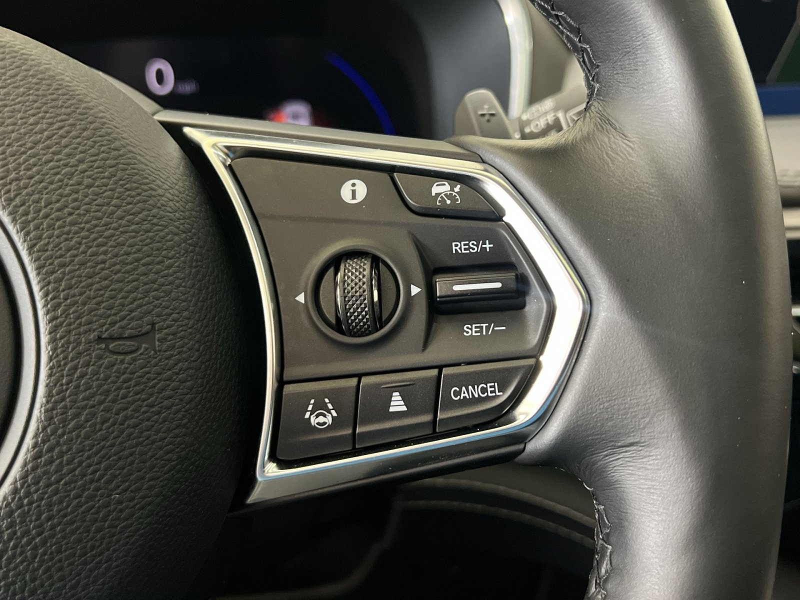 Used 2023 Acura MDX SH-AWD w/ Advance Package image 35