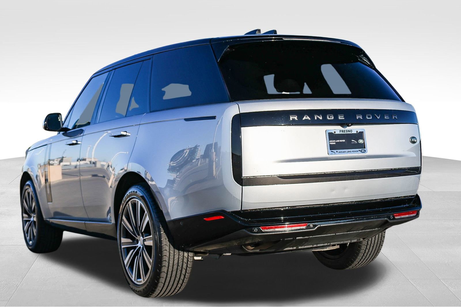 Certified 2023 Land Rover Range Rover SE image 6