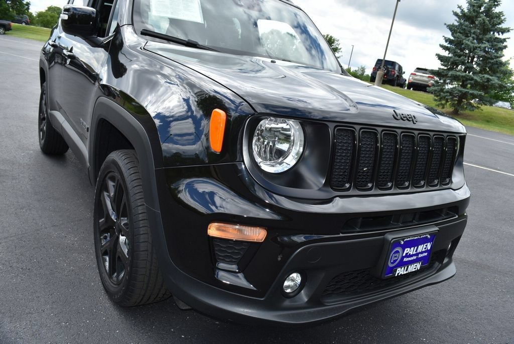 Used 2022 Jeep Renegade Altitude w/ Convenience Group AWD/4WD image 2