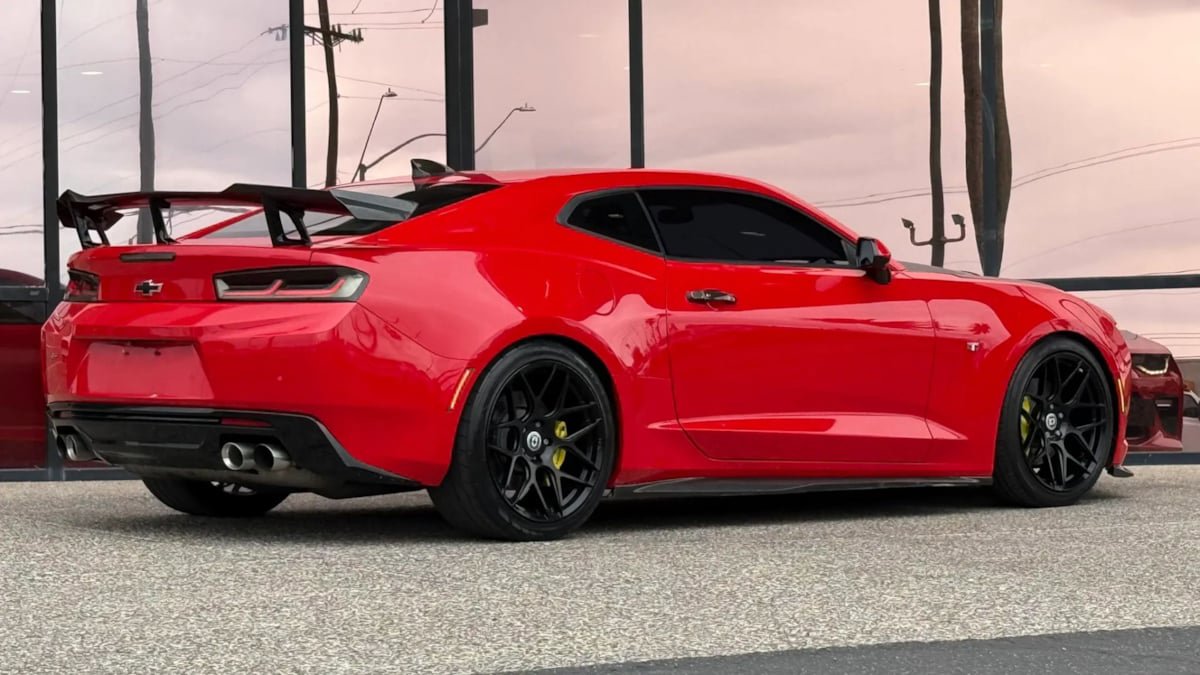 Used 2016 Chevrolet Camaro SS RWD image 12