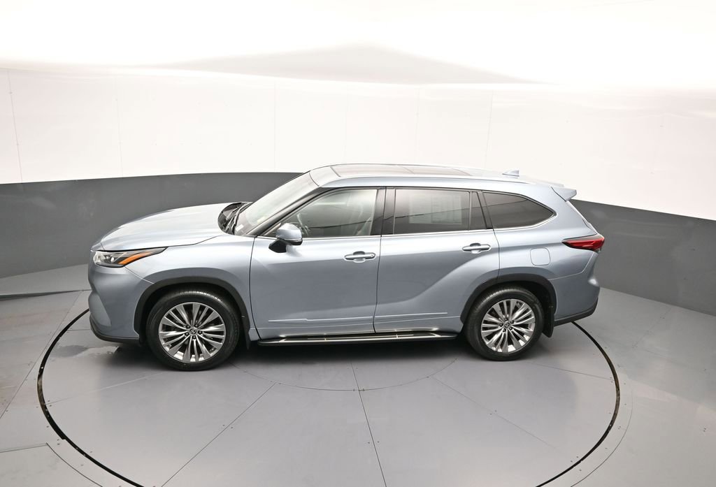Certified 2020 Toyota Highlander Platinum w/ Preferred Accessory Package AWD/4WD image 44