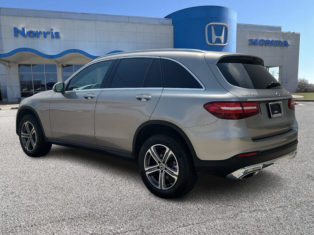 Used 2019 Mercedes-Benz GLC 300 4MATIC w/ Premium Package image 3