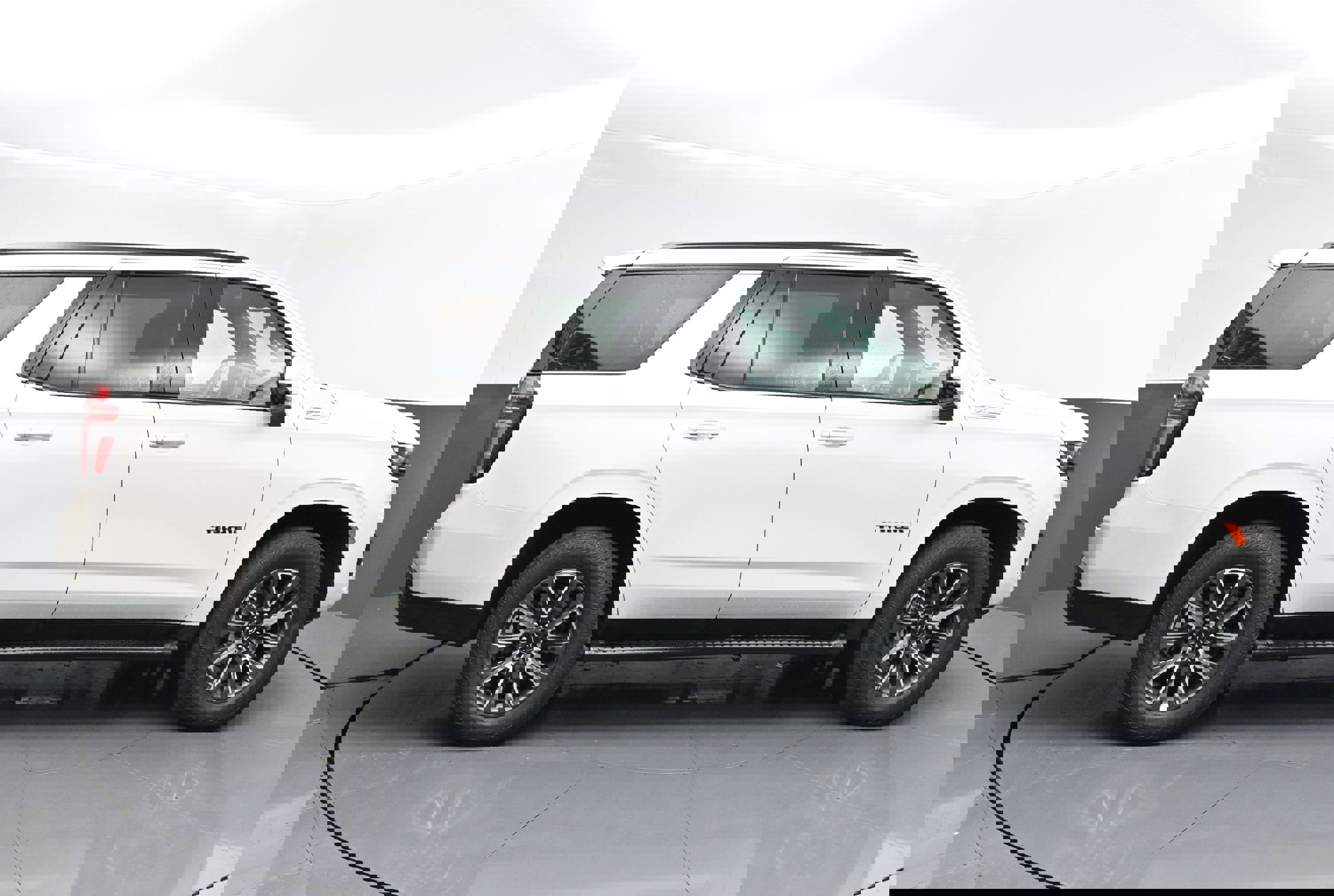 Used 2023 Chevrolet Tahoe Z71 w/ Luxury Package image 8