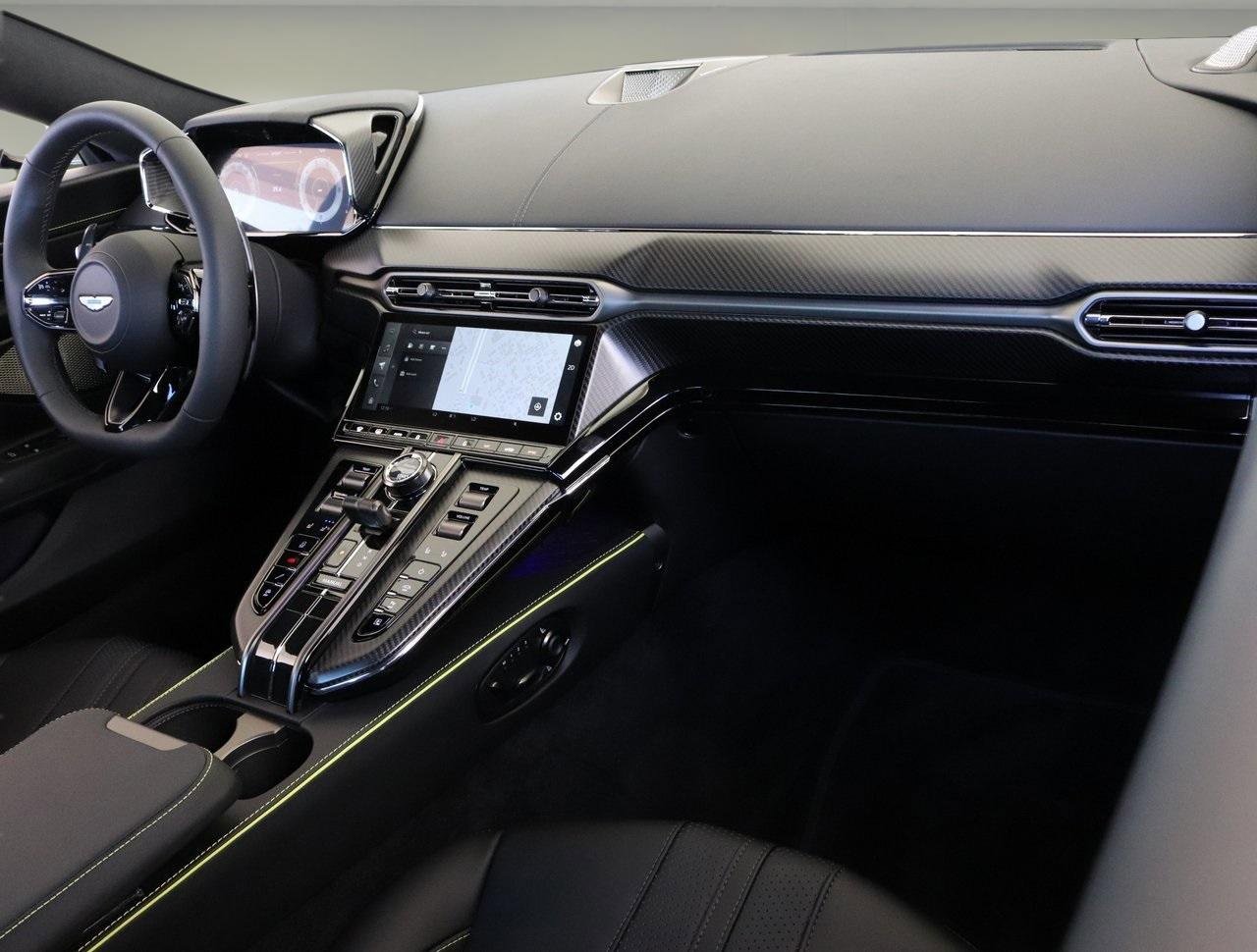 Used 2025 Aston Martin V8 Vantage Coupe image 14